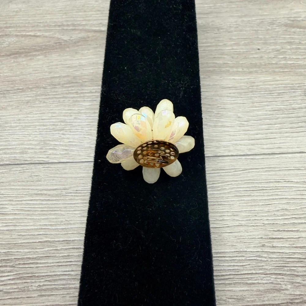 Elegant Cream‎ Floral Brooch